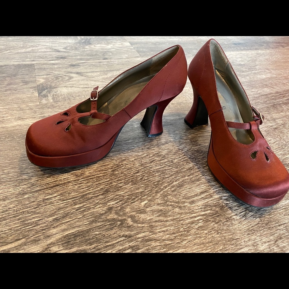 8.5 RAMPAGE Burgundy Satin Mary Jane heels